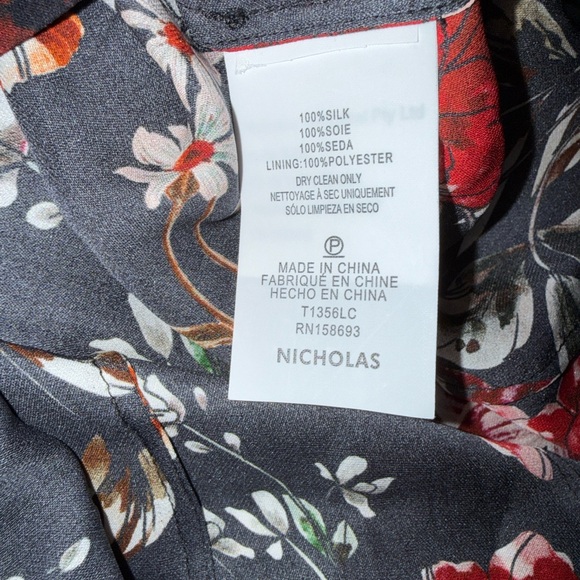 NICHOLAS Black Red Floral 100% Silk Keyhole Button Up Blouse Women’s Size XS/S* - Picture 8 of 15